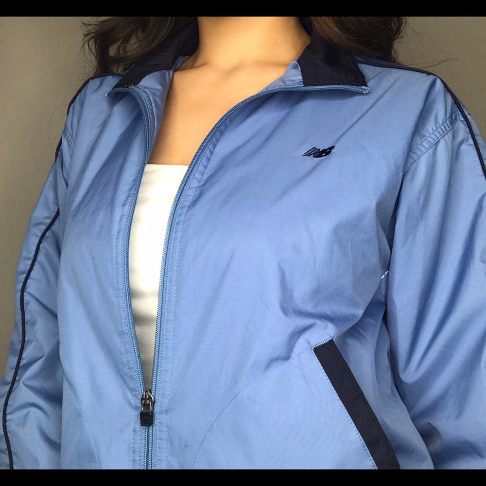 NEW BALANCE WINDBREAKER